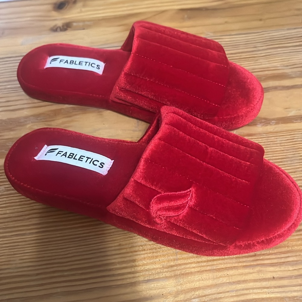 Fabletics red velvet slippers, size 8, NWOT - Picture 2 of 5